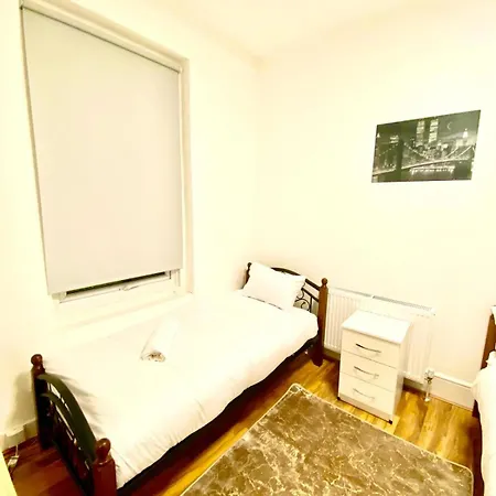 Beautiful Two Bedroom Flat With Free Car Park In Central London Exterior photo