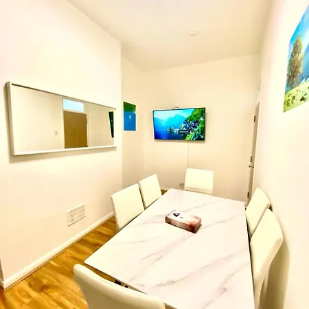 Beautiful Two Bedroom Flat With Free Car Park In Central London Exterior photo