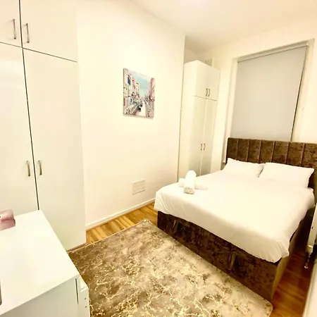 Beautiful Two Bedroom Flat With Free Car Park In Central London Exterior photo