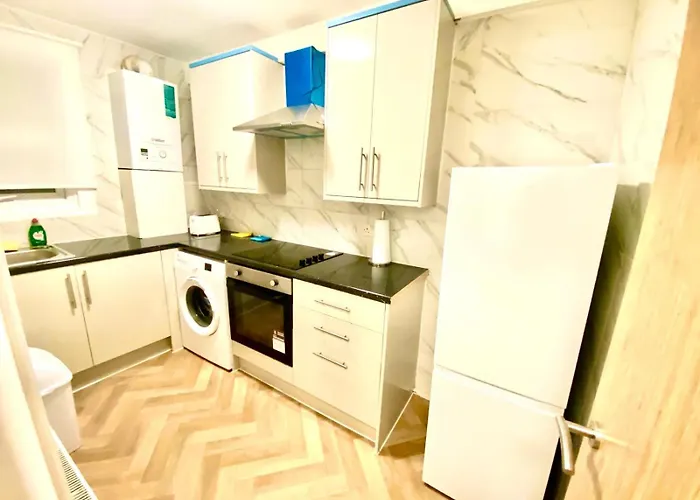 Beautiful Two Bedroom Flat With Free Car Park In Central London